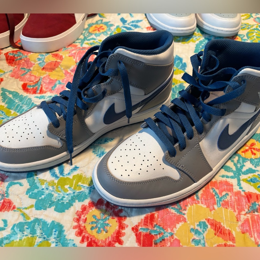 Jordan 1 Mid Cement True Blue men’s sz 11